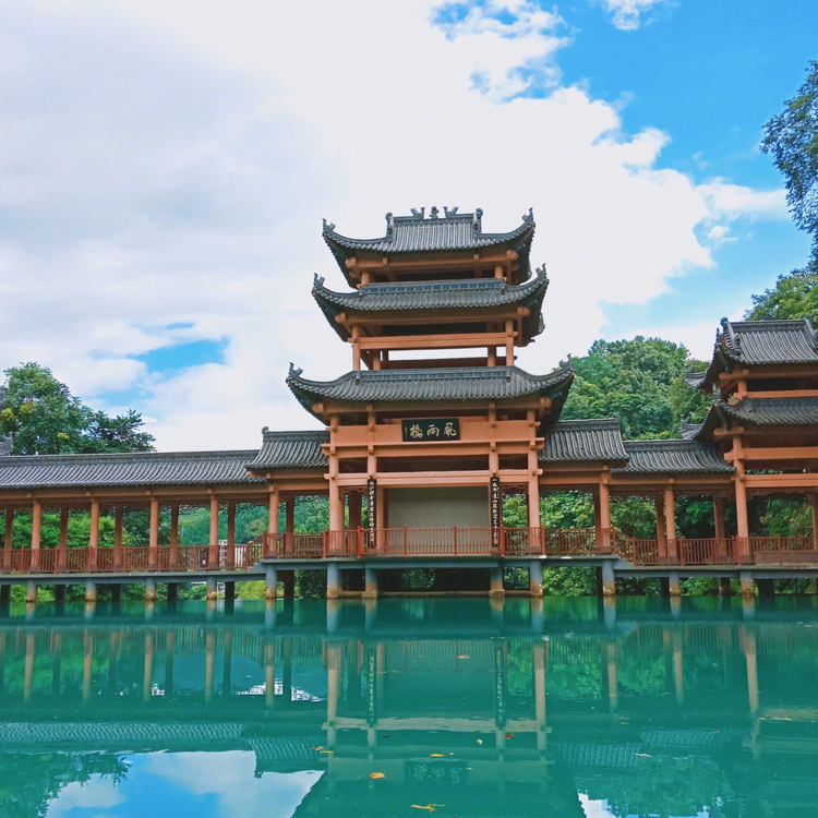 云南曲靖市师宗县凤凰谷