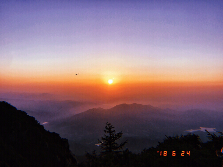 夜爬泰山看日出云海