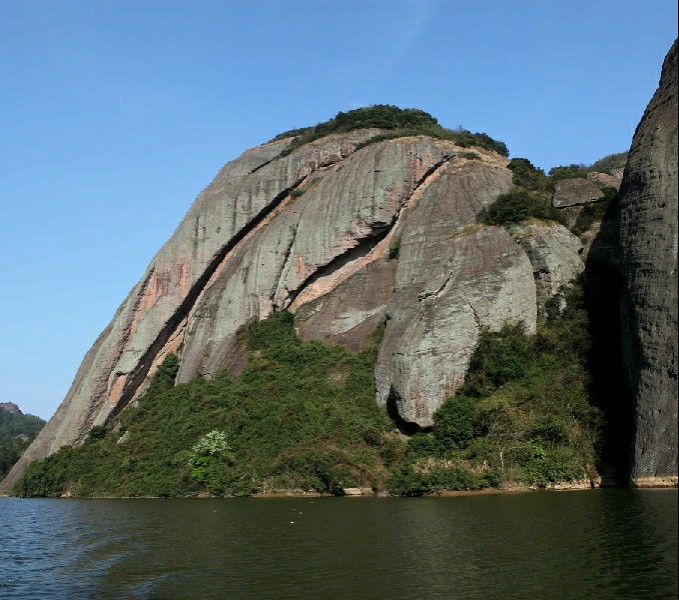 汉仙岩风景名胜区 门票参考:45元 所在地址:江西省赣州市会昌县南部