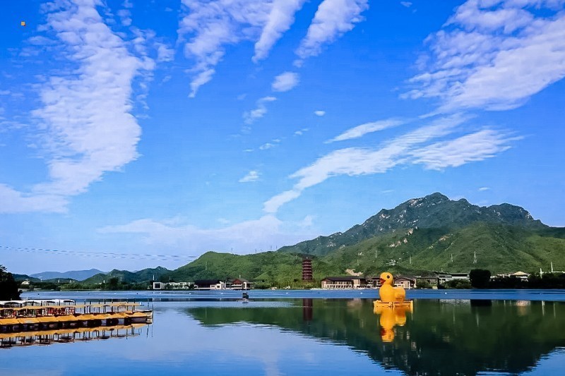 雁栖湖风景区位于北京市怀柔区怀北镇北部云蒙山西行麓,距怀柔县城8