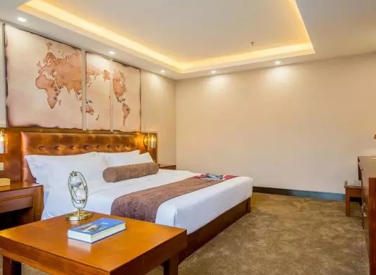 9座商务车,11座金杯主打;15座,17座福特全顺,19座,35座金龙按人数安排