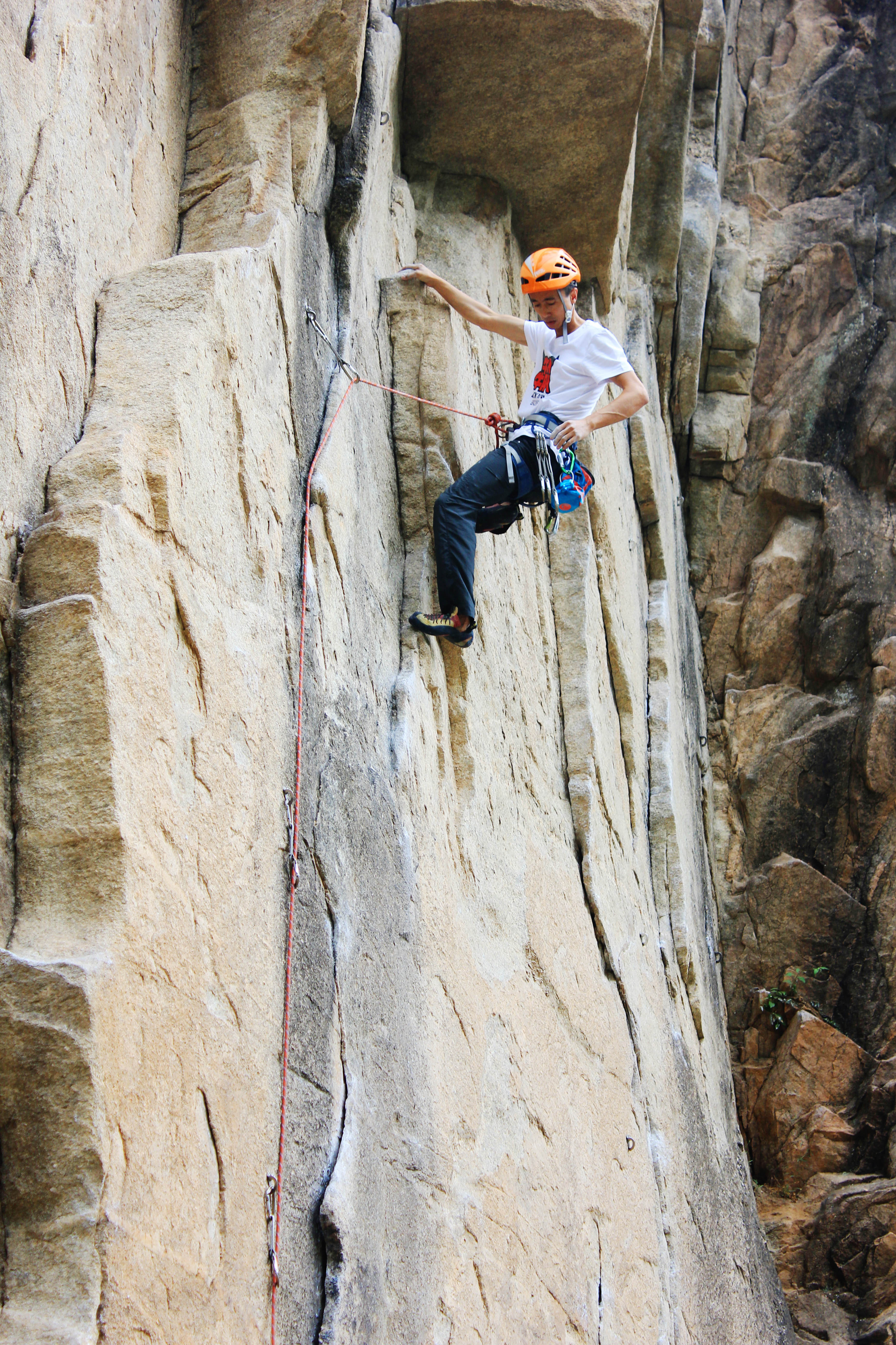 北京山区野外攀岩速降零基础新人体验
