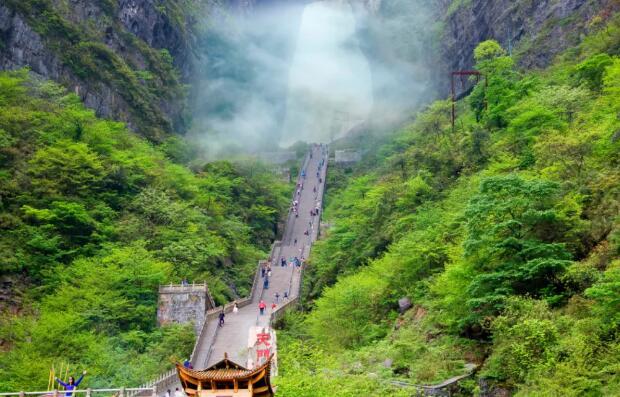 國慶假期湘鄂環線61張家界恩施大峽谷網紅屏山峽谷掛在瀑布上的芙蓉