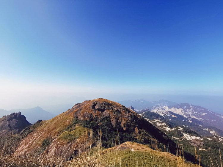 韶關雲髻山 雲髻山是廣東省級自然保護區,主峰海拔1438米,是廣東省最